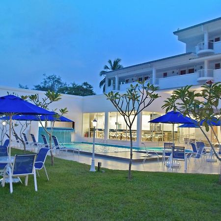 Avi Pangkor Beach Resort Kampong Pasir Bogak Exteriör bild