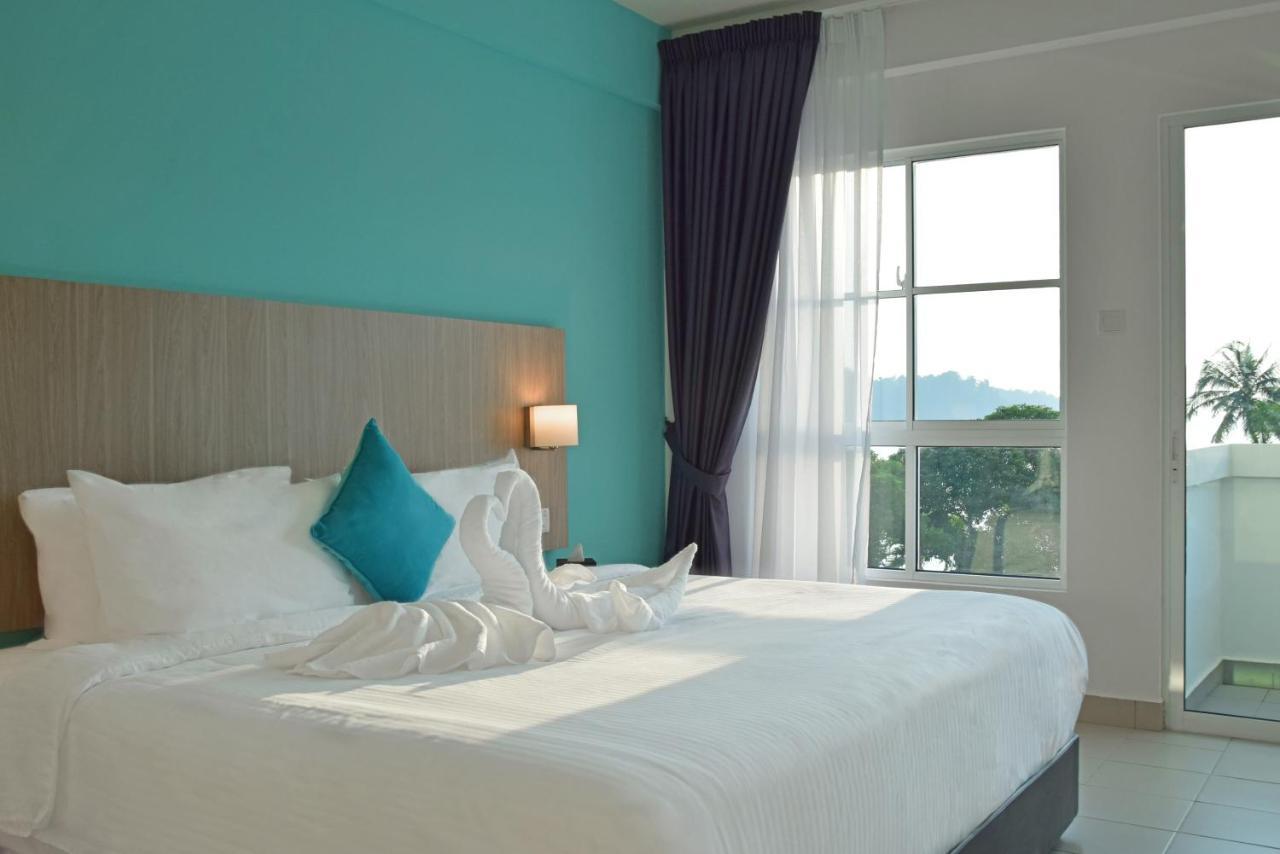 Avi Pangkor Beach Resort Kampong Pasir Bogak Exteriör bild