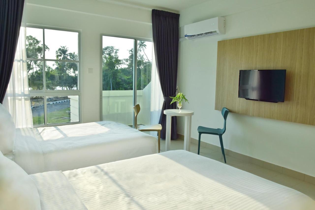 Avi Pangkor Beach Resort Kampong Pasir Bogak Exteriör bild