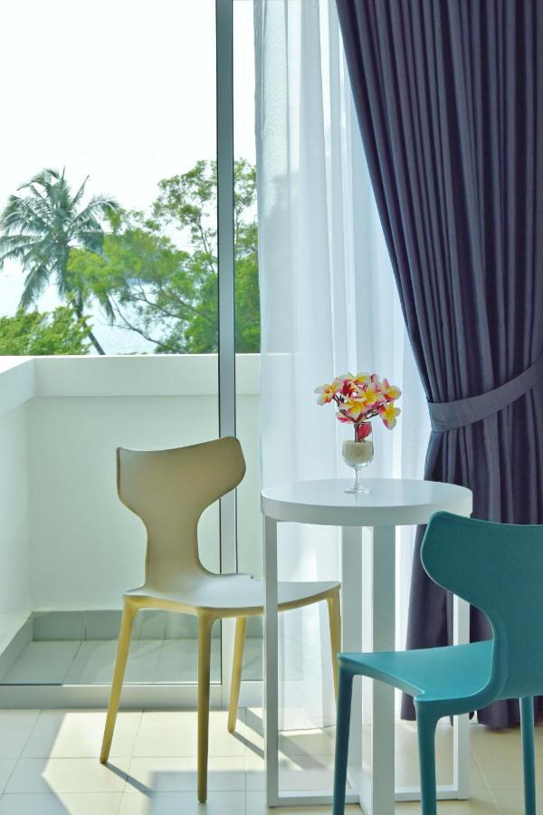 Avi Pangkor Beach Resort Kampong Pasir Bogak Exteriör bild