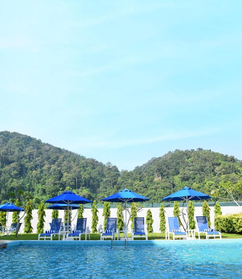 Avi Pangkor Beach Resort Kampong Pasir Bogak Exteriör bild