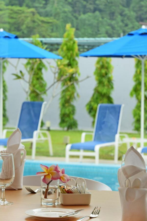 Avi Pangkor Beach Resort Kampong Pasir Bogak Exteriör bild