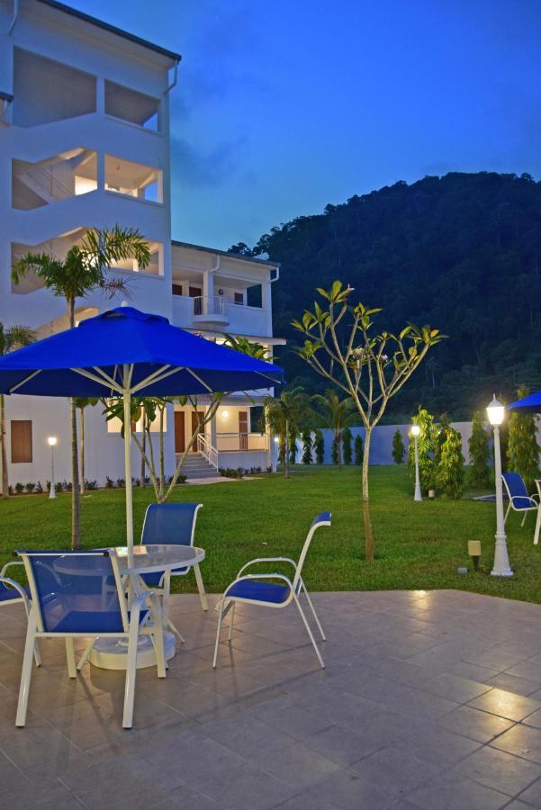 Avi Pangkor Beach Resort Kampong Pasir Bogak Exteriör bild